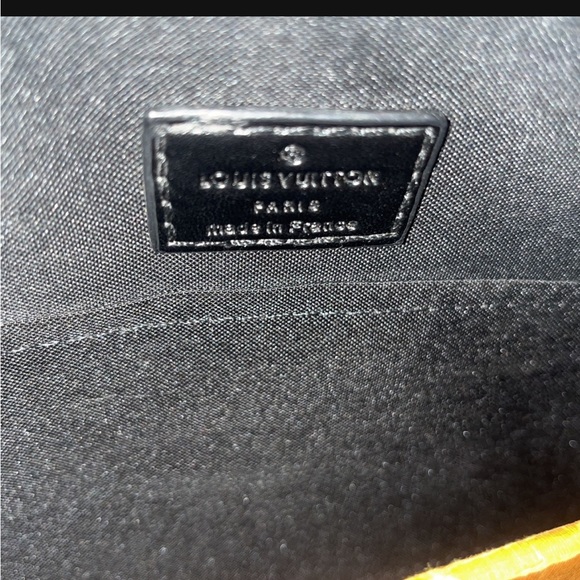 Louis Vuitton trio messenger bag good condition leather and nice - Picture 6 of 11